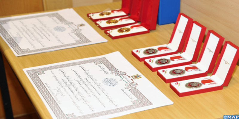 Essaouira: Remise de Wissams Royaux à des fonctionnaires et retraités à l’occasion de la Fête du Trône