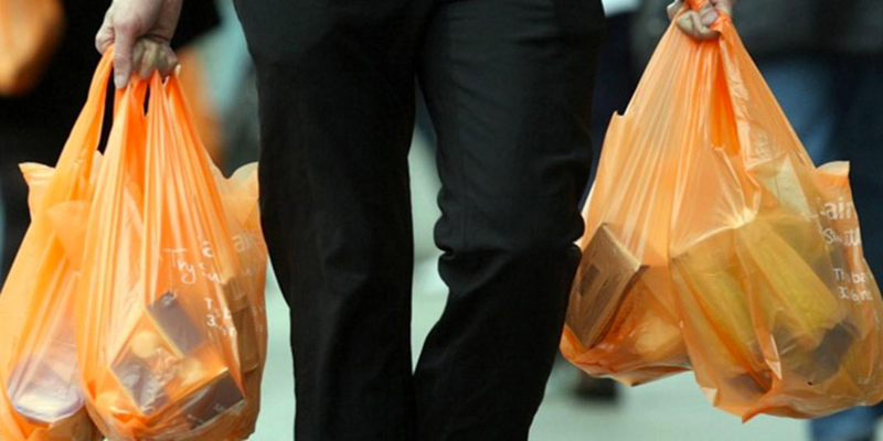 Douanes : les saisies de sacs en plastique reculent en 2024